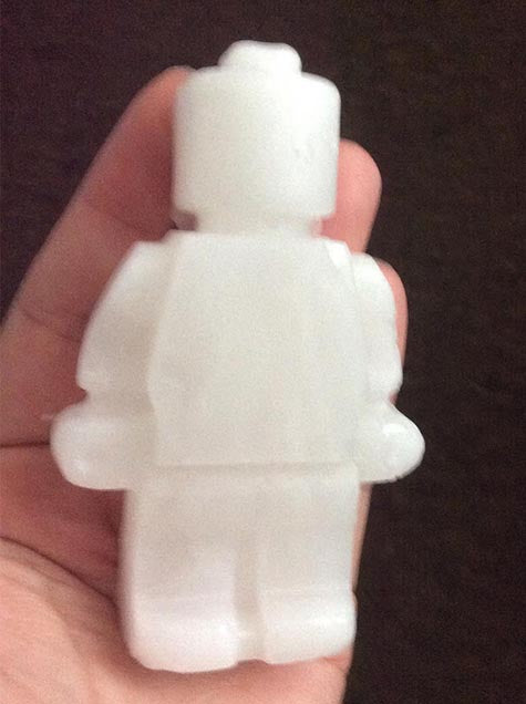 การขึ้นรูปพลาสติกปั้นได้เลโก้ด้วยแม่พิมพ์